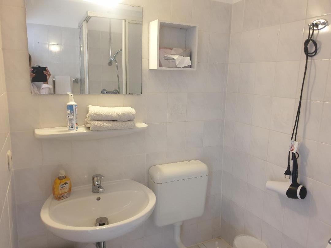 Rooming24, Kleine Pension Любек Экстерьер фото