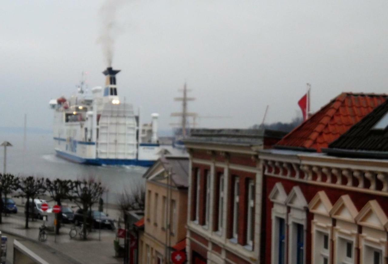 Rooming24, Kleine Pension Любек Экстерьер фото