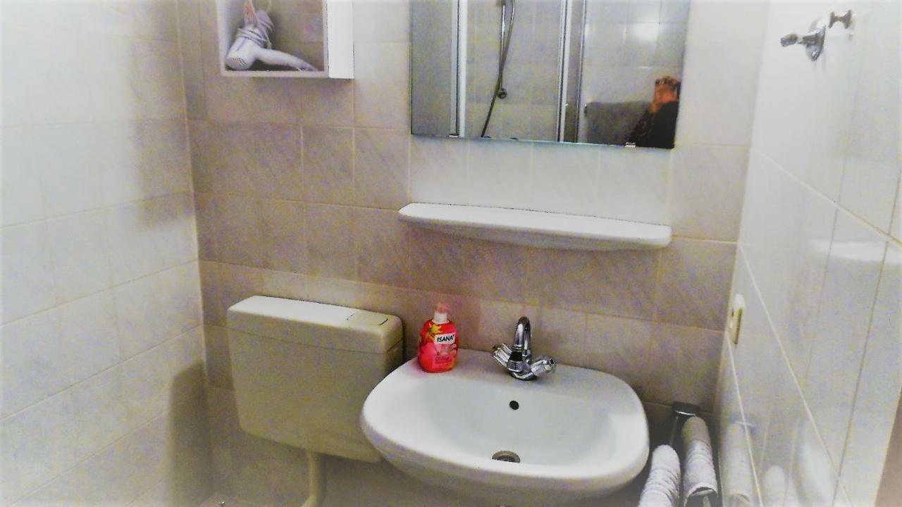 Rooming24, Kleine Pension Любек Экстерьер фото