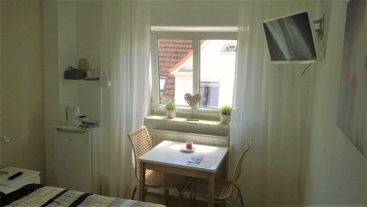 Rooming24, Kleine Pension Любек Экстерьер фото