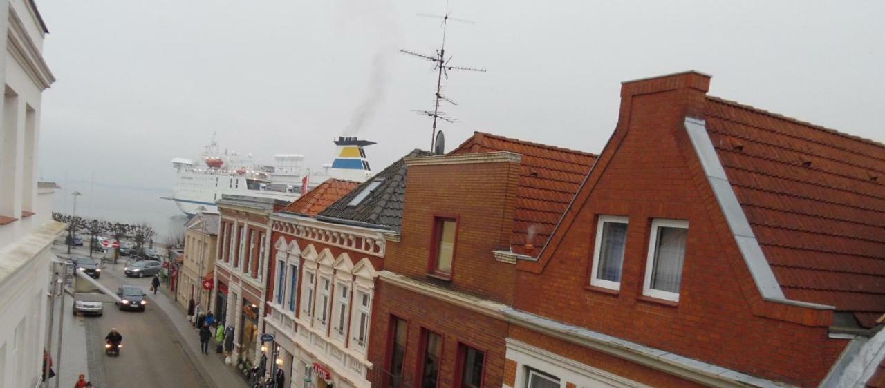 Rooming24, Kleine Pension Любек Экстерьер фото